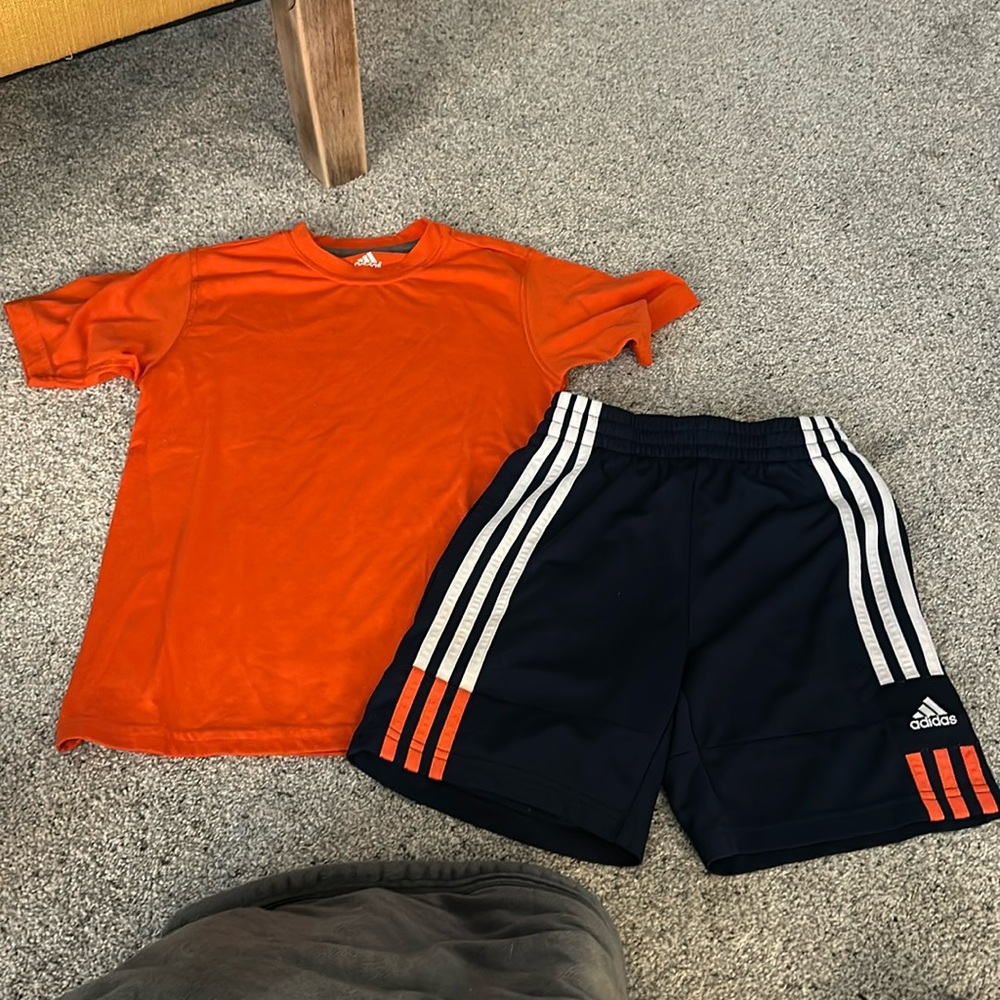 Orange shirt and matching shorts 
Size boys 2